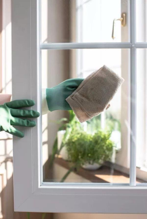 Saubere Glasflächen durch Fensterputzen